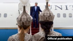 Jon Kerri Gyrgyzystana bardy. 31-nji oktýabr, 2015 ý.