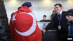 A Meskhetian Turk who was living in Ukraine's eastern conflict zone leaves Kharkiv for Turkey in December 2015.
