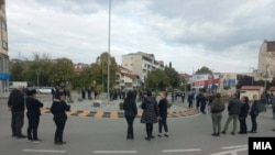 Родители на починатите во „Пулс“ го блокираат сообраќајот во Кочани, 12.10.2025