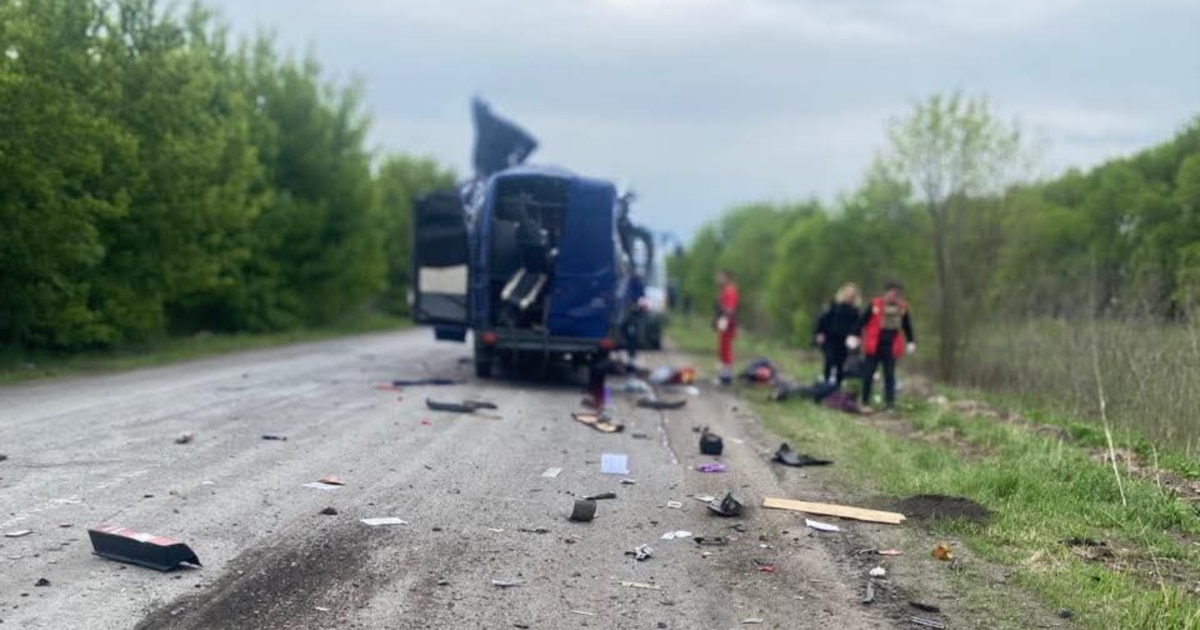 Російські удари по автобусу в Сумській області спричинили поранення трьох людей у важкому стані