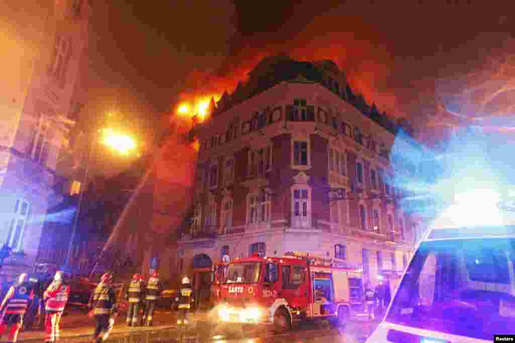 Polish firefighters battle a blaze&nbsp;after a gas explosion at an apartment building in the center of Katowice on October 23. (Reuters/David Chalimoniuk) 