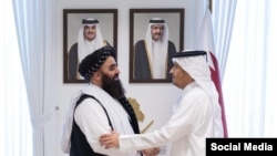امیر خان متقی وزیر خارجه طالبان در دیدار با محمد بن عبدالرحمن آل ثانی صدراعظم و وزیر خارجه قطر، عکس از آرشیف