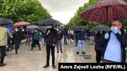 د کورتي او ملاتړې یې د نویو پارلماني انتخاباتو غوښتنه کوي.
