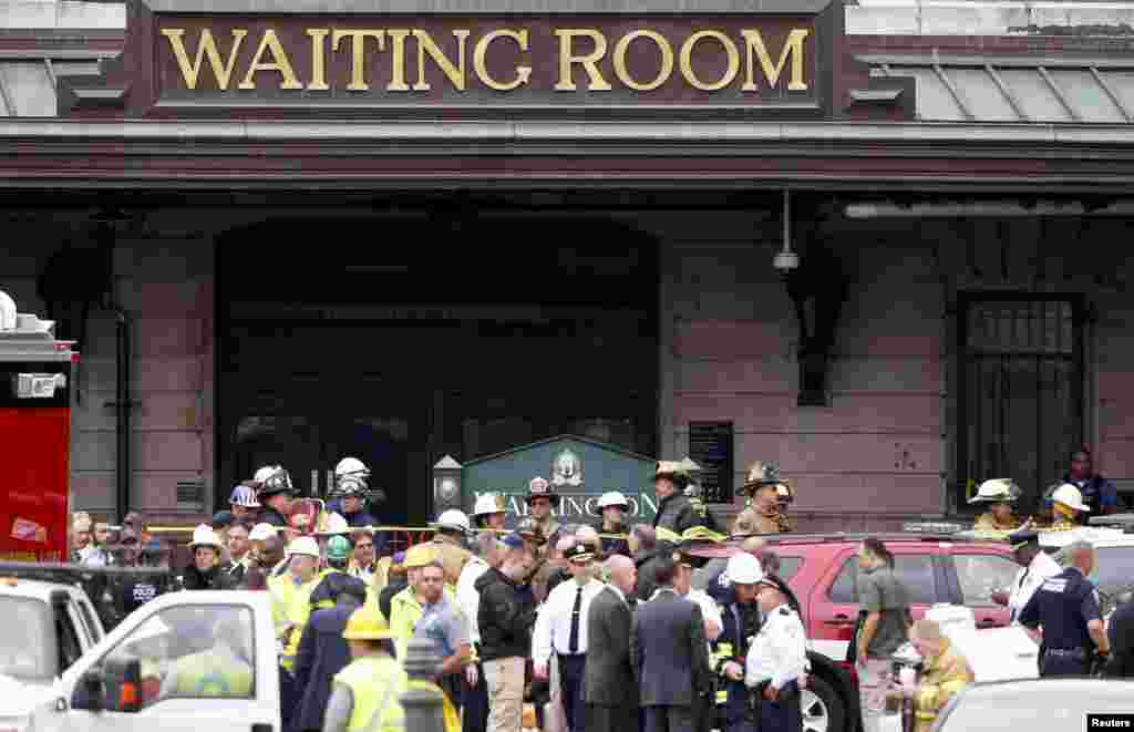 Рятувальники та поліцейські збираються на станції Гобокен