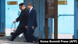 Kim Jong Un 1953-nji ýylda Koreý urşy tamamlandan soň, Günorta Koreýanyň territoriýasyna gadam basan Demirgazyk Koreýanyň ilkinji lideri boldy. 