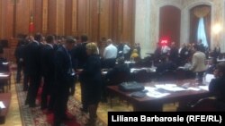 La dezbaterile de astăzi din Parlament