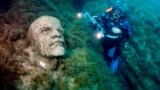 &quot;Советтик лидерлердин аллеясын&quot; 1992-жылы дайвер Владимир Боруменский негиздеген.