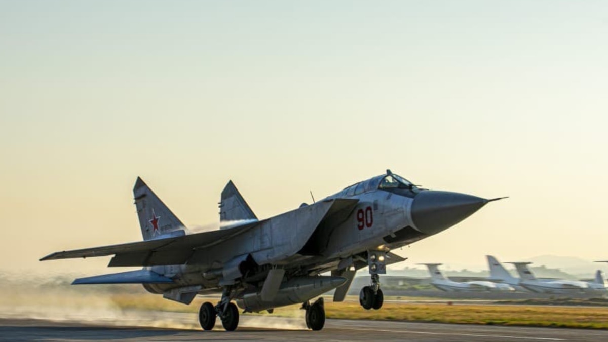 В Україні оголосили повітряну тривогу через зліт російського винищувача