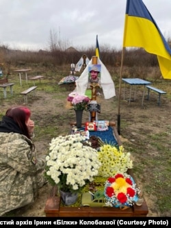 «Білка» на могилі «Барні» в Іллінцях
