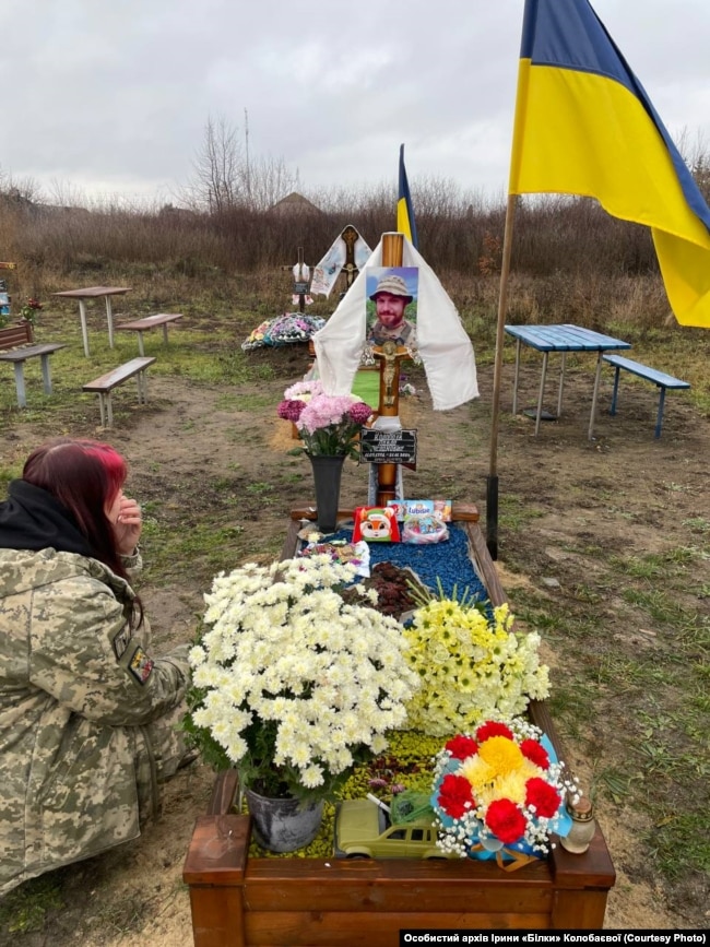 «Білка» на могилі «Барні» в Іллінцях