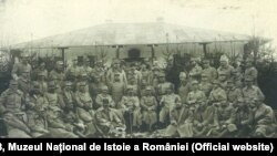 Ofițeri din Divizia a 8-a infanterie, Mănăstirea Cașin, februarie 1918