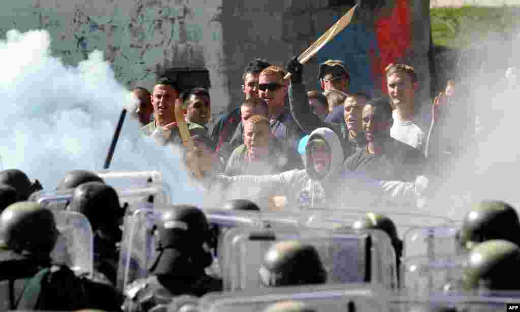 BiH - Vojna vježba članova vojnih snaga EU i snaga bosanske vojske na vježbi u Pazariću, 25. april 2013. Foto: AFP / Elvis Barukčić