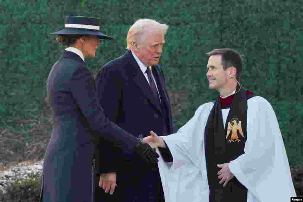 Pre ceremonije inauguracije, novoizabrani predsednik Donald Tramp i njegova supruga Melanija prisustvovali su službi u crkvi Svetog Džona.