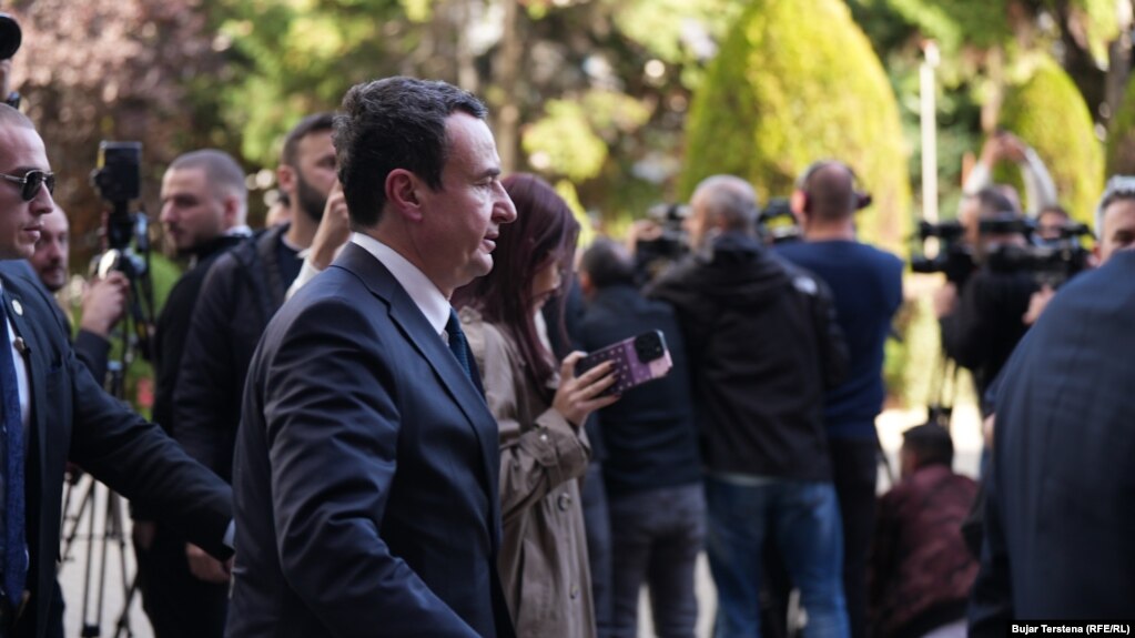 Kreu i LVV-së, Albin Kurti, pas takimit me presidenten e Kosovës, Vjosa Osmani.