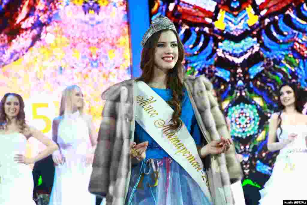Җиңүче Виктория Романова иганәчеләрдән бүләккә чәшке тун алды