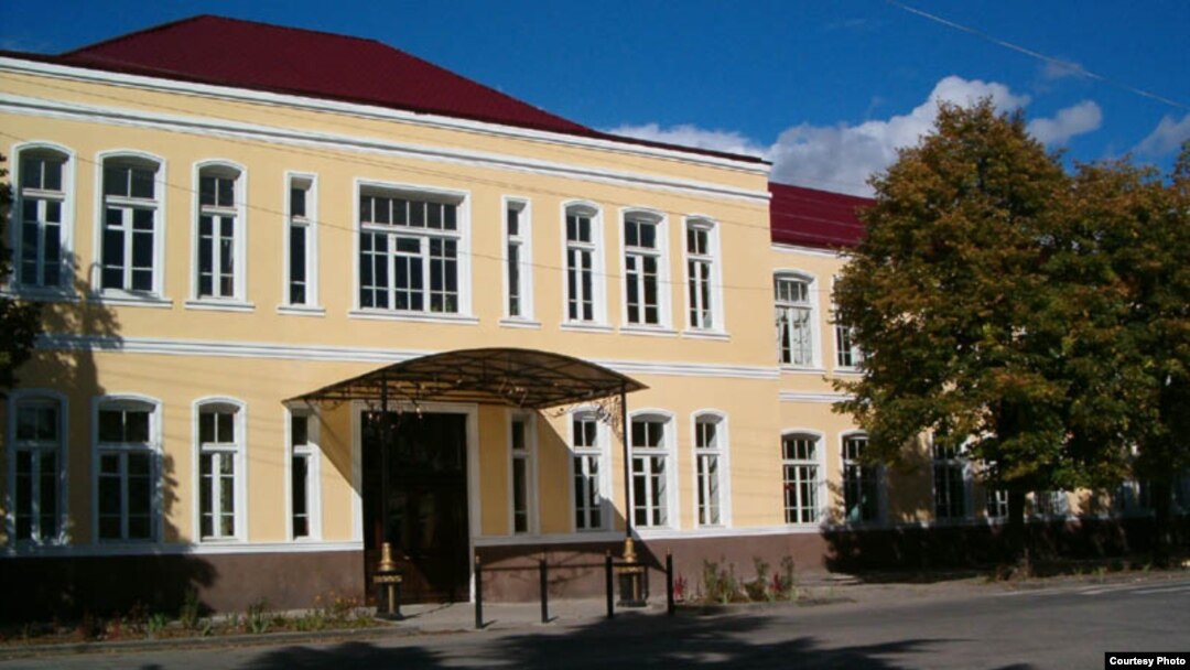 Сегодня в Югоосетинском госуниверситете учится более трех тысяч студентов, на 23 кафедрах работает 396 сотрудников