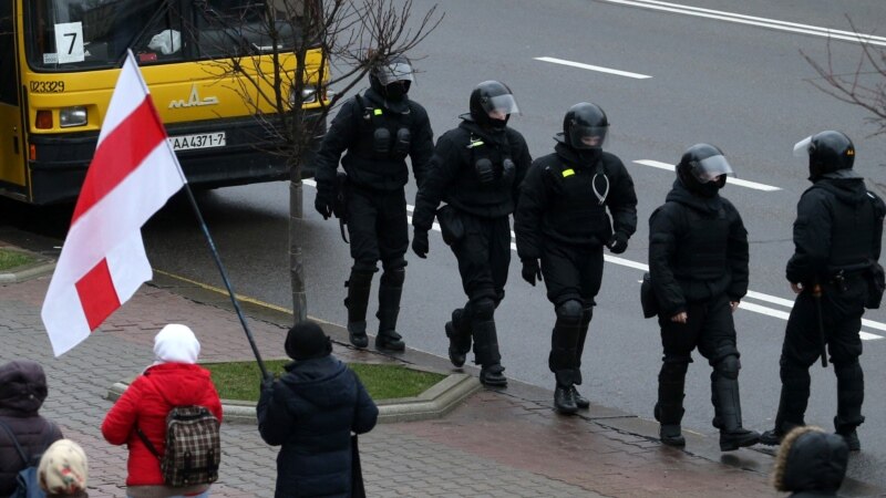 В Беларуси арестованы 136 человек из-за комментариев в интернете о смерти сотрудника КГБ