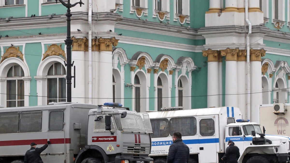 В Петербурге прошли пикеты в поддержку чеченки Халимат Тарамовой