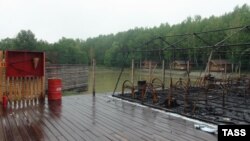 На месте пожара в палаточном лагере «Холдоми»