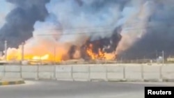 تصویری از انفجار و آتش‌سوزی در تأسیسات میدان گازی پارس جنوبی در عسلویۀ بوشهر. چهارشنبه ۲۷ اسفند