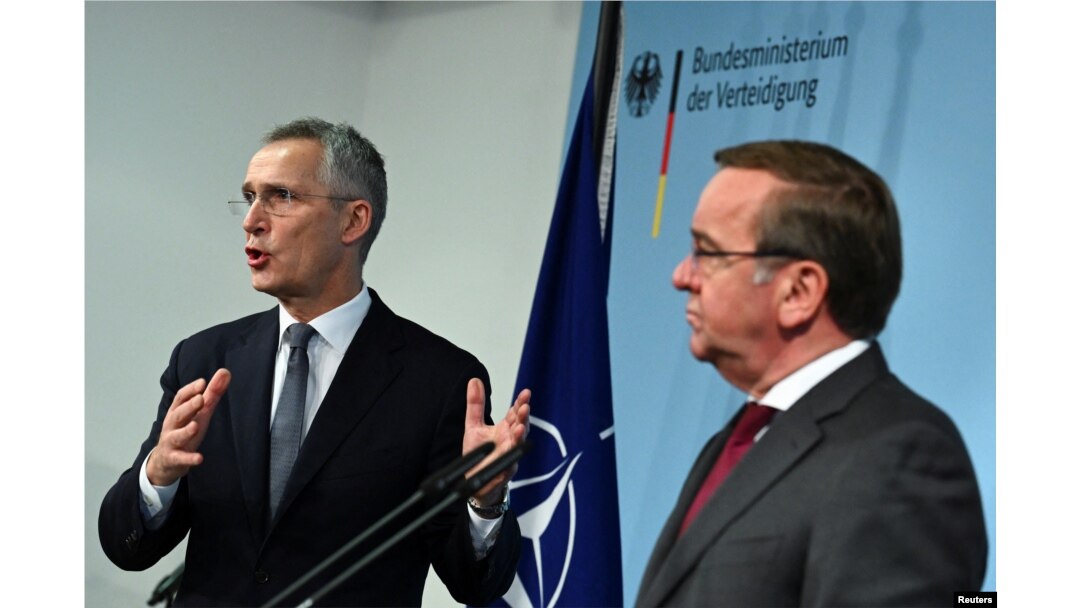 Secretarul general al NATO, Jens Stoltenberg, și ministrul german al Apărării, Boris Pistorius, marți, 24 ianuarie 2023, la Berlin.