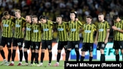 Футболисты «Кайрата» во время серии пенальти в матче с «Селтиком» за выход в Лигу чемпионов. 26 августа 2025 года