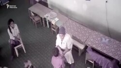 Наристелерге бычак кезеген тарбиячылар