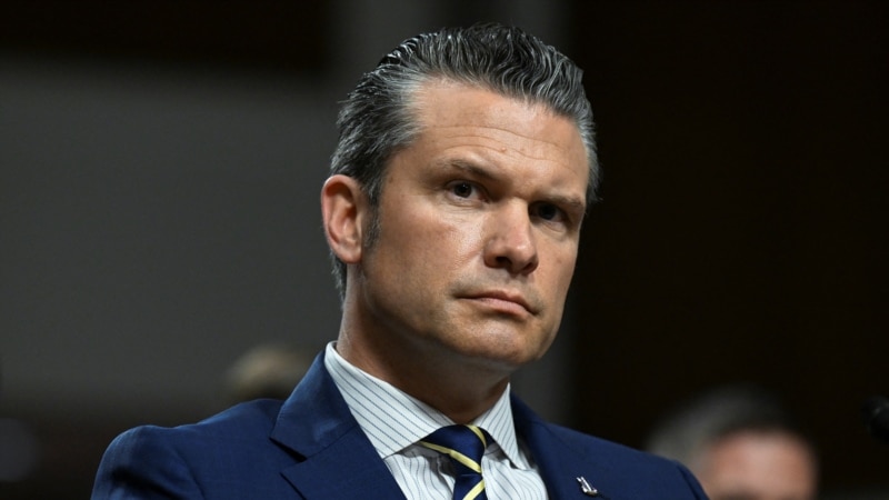 Secretarul american al Apărării a invocat în mod fals stocuri reduse de armament pentru a opri livrările către Ucraina, acuză democrații