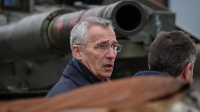 Генералният секретар на НАТО Йенс Столтенберг посети в четвъртък Киев