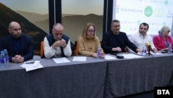 От ляво надясно: Иван Иванов ("Средна европейска класа"), Тома Белев, Даниела Божинова ("Зелено движение") Иван Христанов ("Единение"), Константин Бачийски ("Средна европейска класа") и Мария Капон ("Ние идваме").