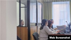 Блогер Миршат Сәрсенбаев пен қорғау жағы. Tobolinfo.kz сайтынан алынған скриншот. 