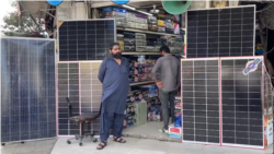 Pakistanezii cumpără panouri solare chinezești și îi provoacă astfel îngrijorări furnizorului de energie de stat