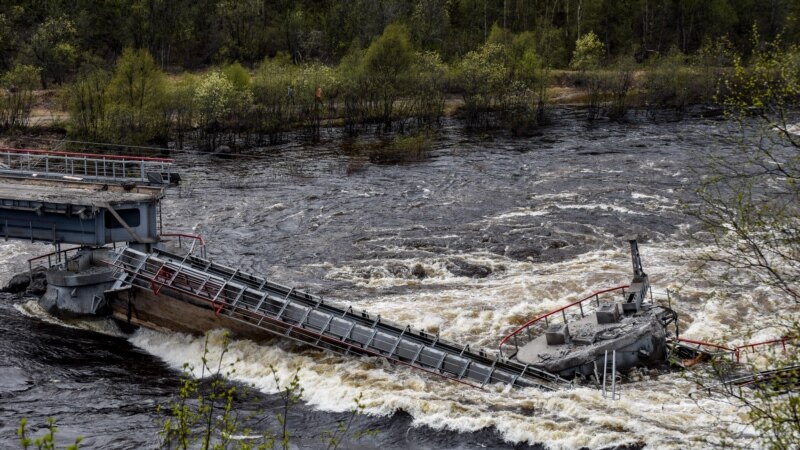 Спасатели в Мурманске отказались считать паводок основной причиной крушения моста