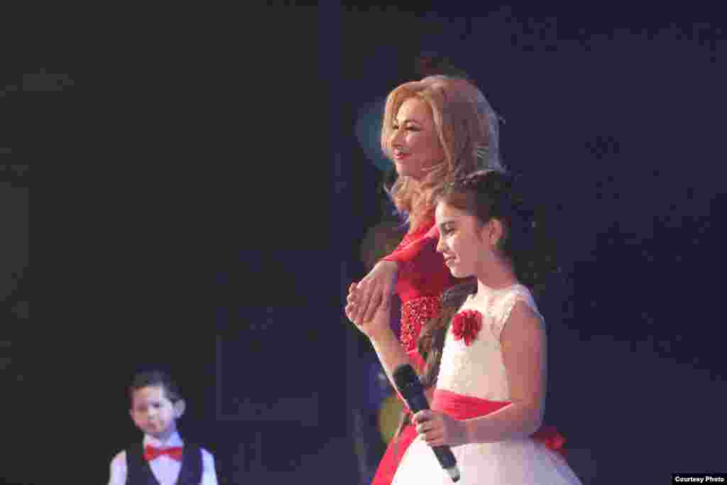 &quot;Балалы солянка&quot;да чыгыш ясаучы Люция Мусина һәм аның кызы