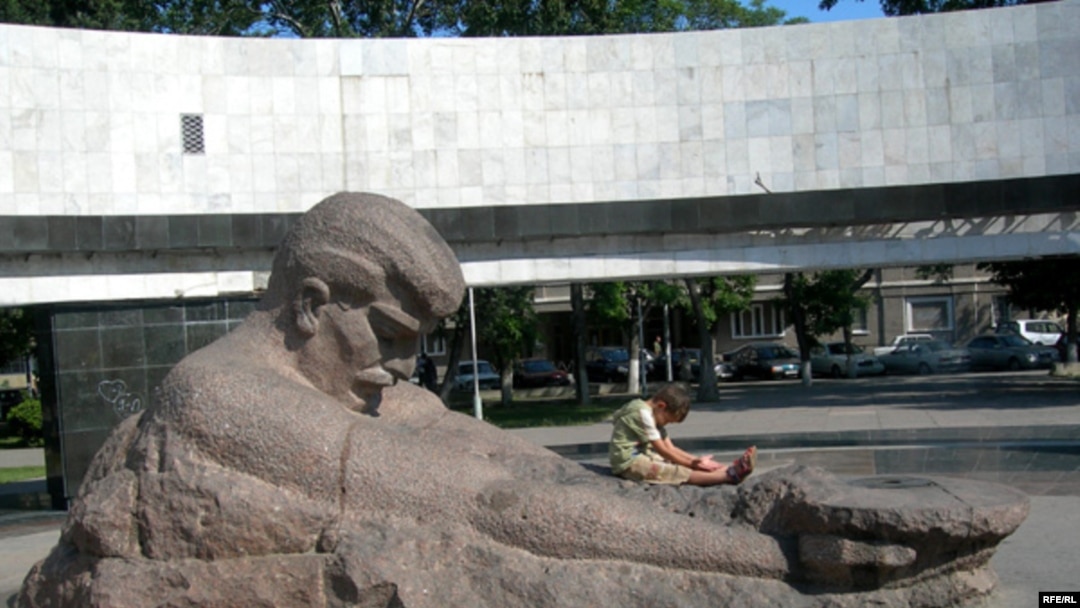 До недавнего времени мемориал выглядел внушительно