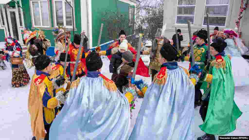 Pentru a merge prin sat, cetele de Malancă se pregătesc minuțios, fac repetiții din timp și învață obiceiul de la bătrâni.