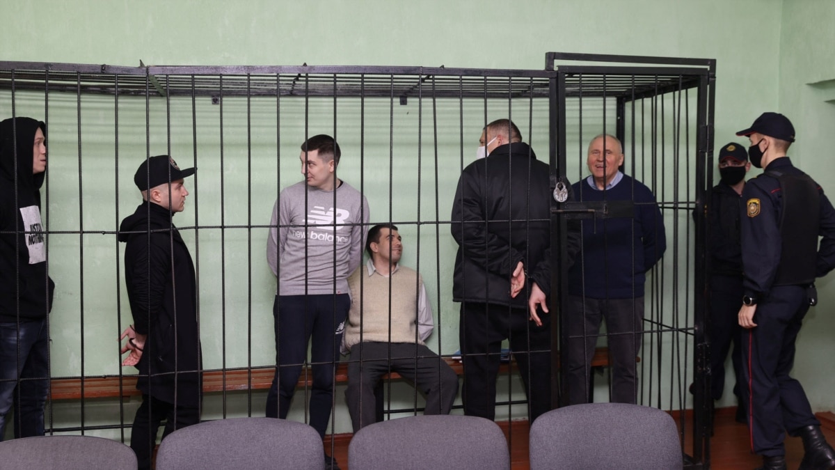 Активисти, блогъри и други членове на опозицията в Беларус получиха