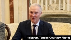 За даними слідства, Володимир Сальдо ініціював проведення рекрутингової інформаційної кампанії до угруповання через підконтрольні РФ медійні ресурси