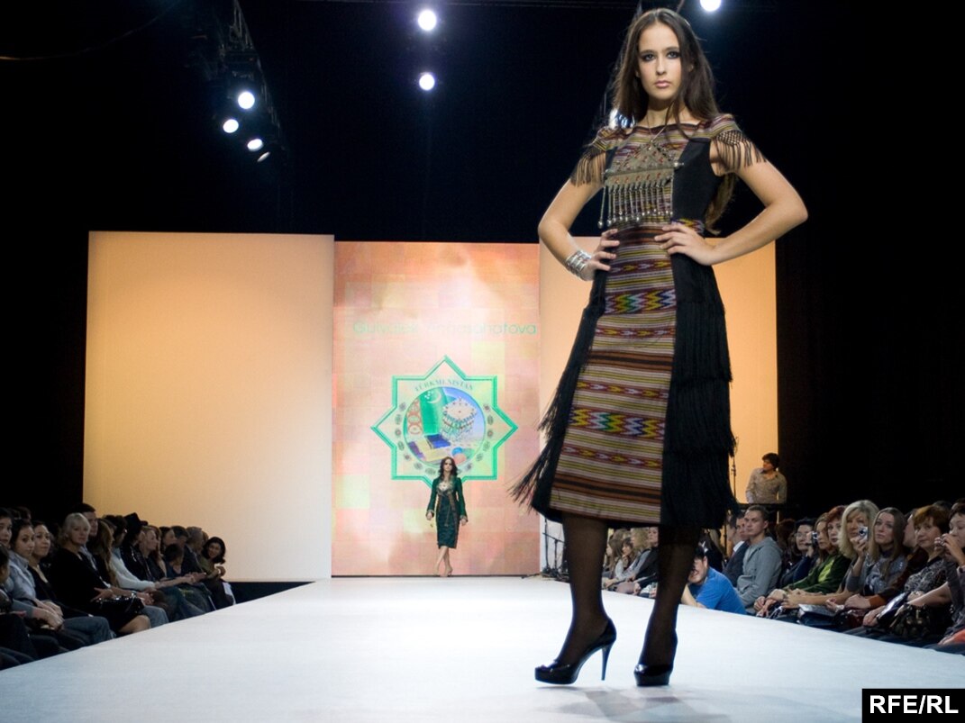 Turkmen Fashions Hit Moscow Runway