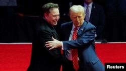 Američki predsjednik Donald Trump (desno) i Elon Musk