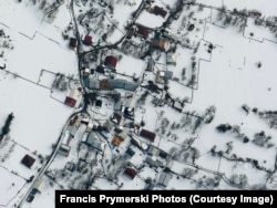 ფრანსისი ხშირად იღებს საქართველოს რეგიონებს, განსაკუთრებით სვანეთი უყვარს.