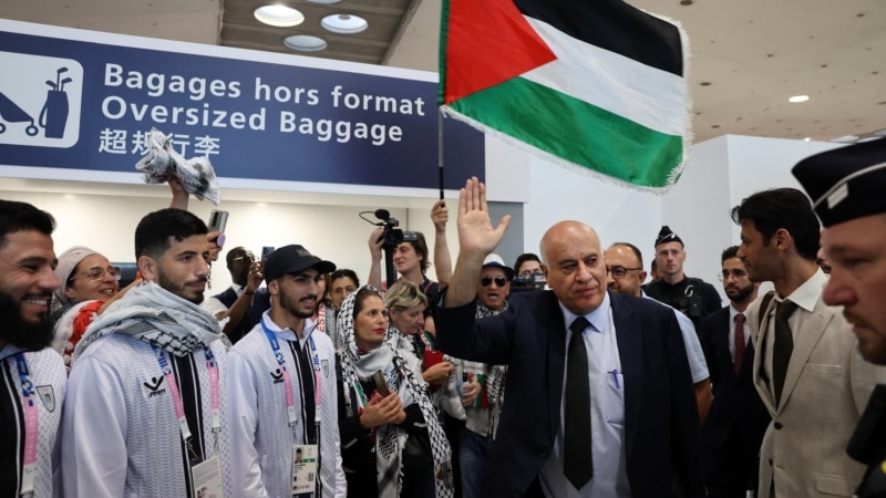 Sportivii palestinieni, întâmpinați cu urale și daruri, la Paris. Israelienii spun că vor discuta doar despre sport