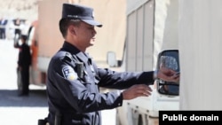 A border patrol agent works at the Bedel crossing between China and Kyrgyzstan. (file photo)
