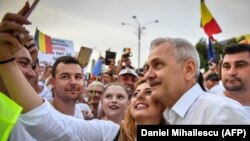 Selfie cu liderul PSD Liviu Dragnea la mitingul împotriva „abuzurilor” din justiție organizat de coaliția PSD/ALDE la București în 9 iunie 2018.