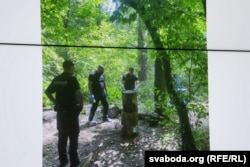 Ukrán rendőrök helyszínelnek Vitalij Sisav halála ügyében 2021. augusztus 3-án