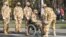 Militarii români care sunt răniți pe front primesc îngrijiri medicale în străinătate. România nu are un centru medical dedicat lor. Imagine de arhivă, de la repetiția pentru parada de 1 Decembrie.
