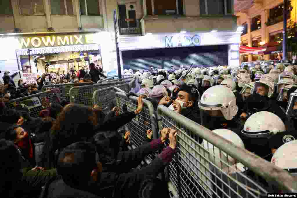 Isztambulban a demonstrálók összetűzésbe keveredtek a kivezényelt rendőrökkel