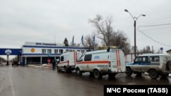 Ambulances and rescue workers at a munitions factory in Dzerzhinsk where several explosions were reported on November 27. 