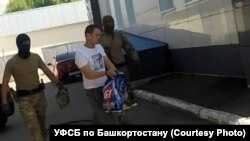 Задержание Эрнеста Шамсиярова. Фото: УФСБ по Башкортостану