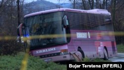 Autobusi që u sulmua në Gllogjan të Deçanit në nëntor të vitit 2021. 